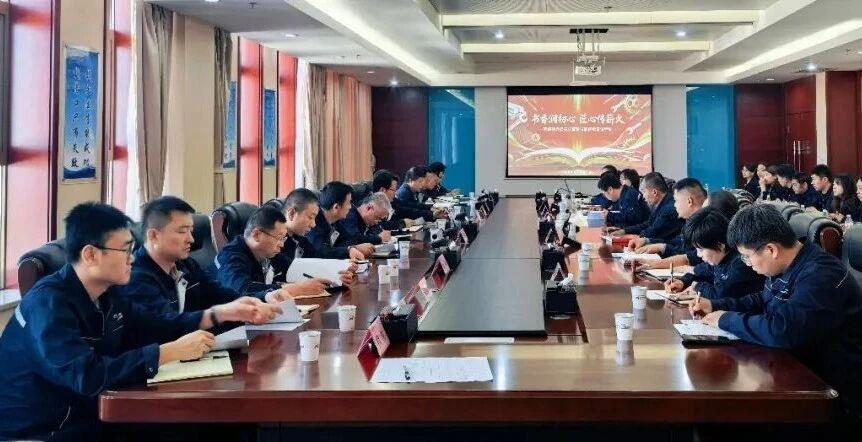 榆林新材料集团举办劳模标兵读书分享暨技能传承宣讲会